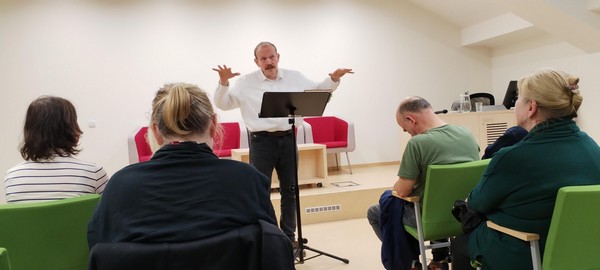 Pavel Ho�ek v Knihovn� Ji��ho Mahena 2025